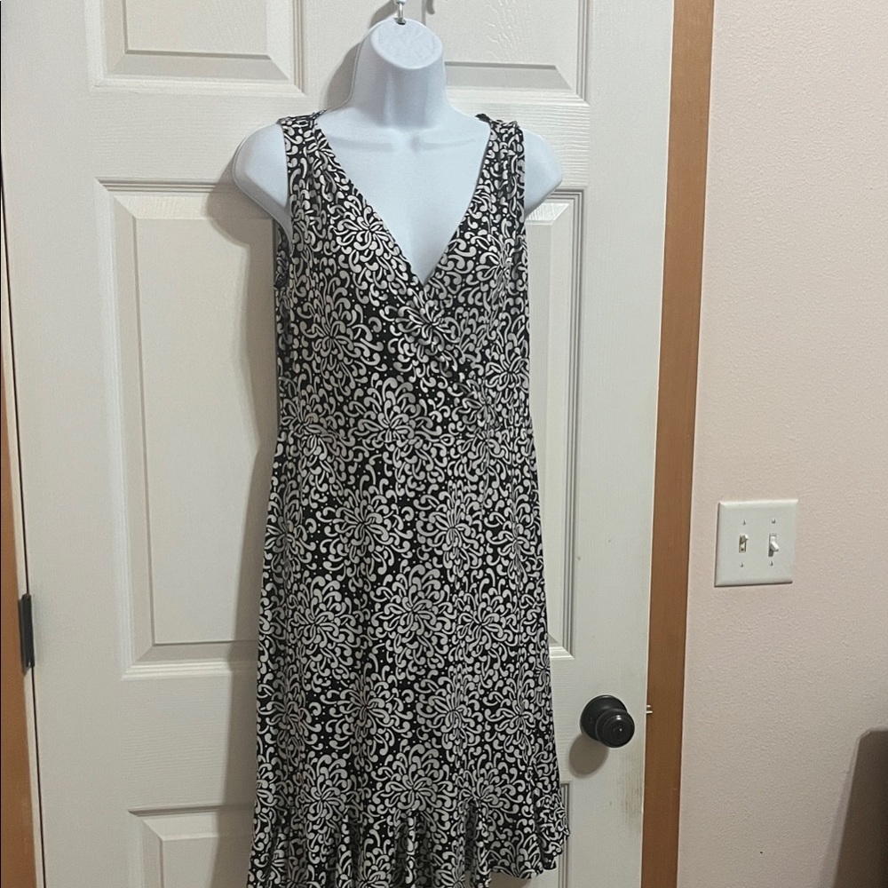 Elegant Black and White Patterned Dress